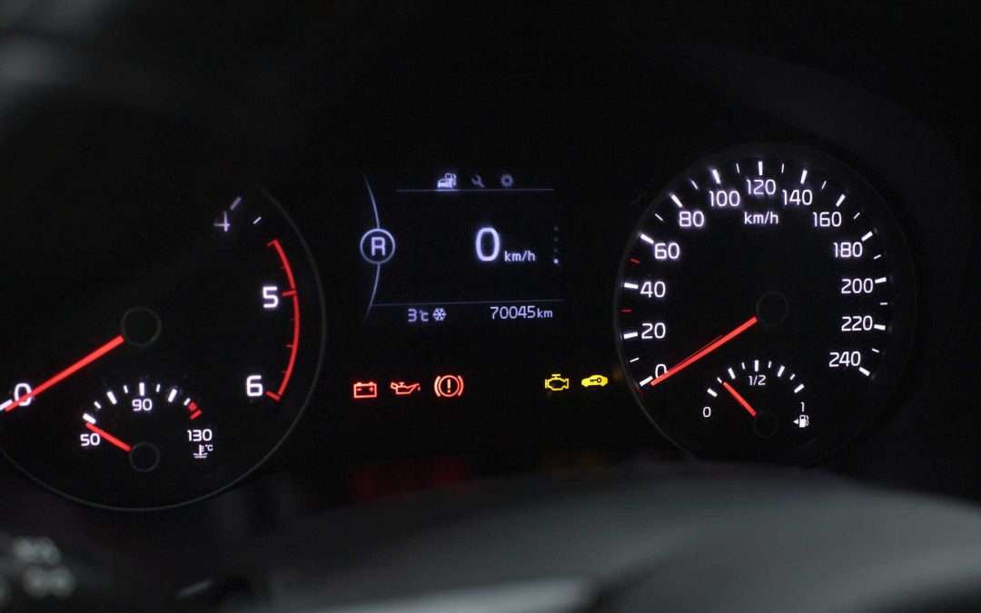 Significado de los testigos del coche ¿Cuándo llamar a una grúa?