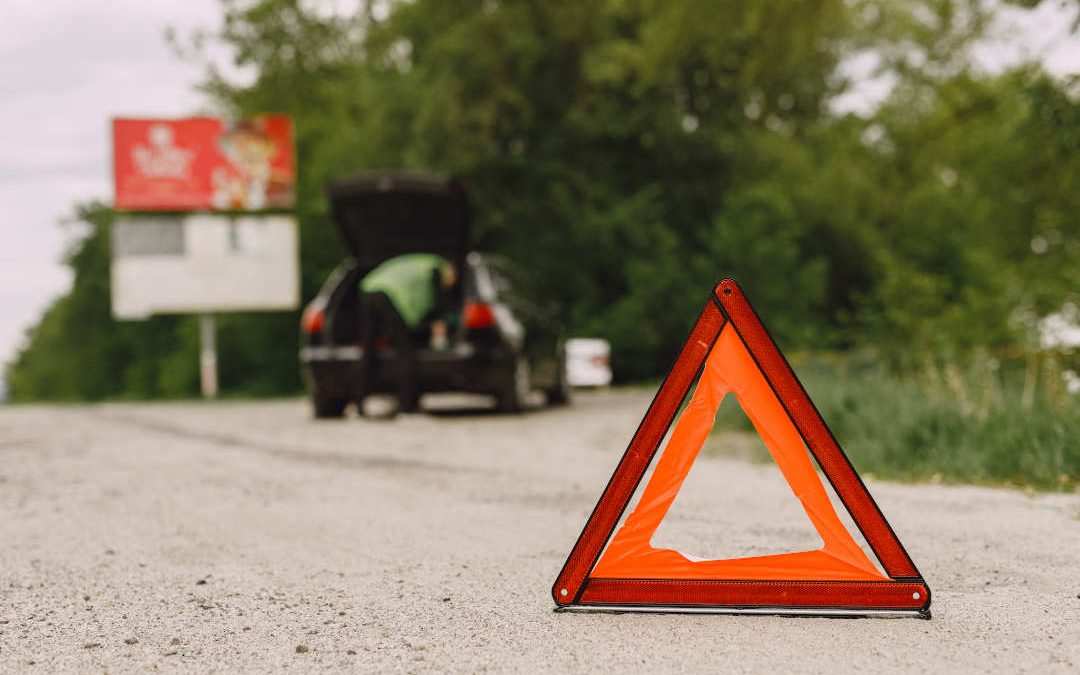 Cómo señalizar correctamente tu coche averiado en carretera