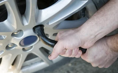 Cómo cambiar una rueda de coche